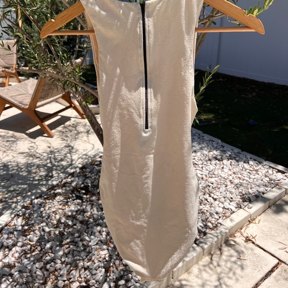 SAME Los Angeles One Piece - Picture 2 of 4